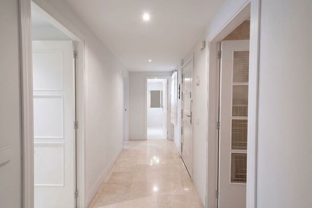 2 sypialnia Apartament na sprzedaż w Marbella z basenem garażem - 1 290 000 € (Ref: 10125674)