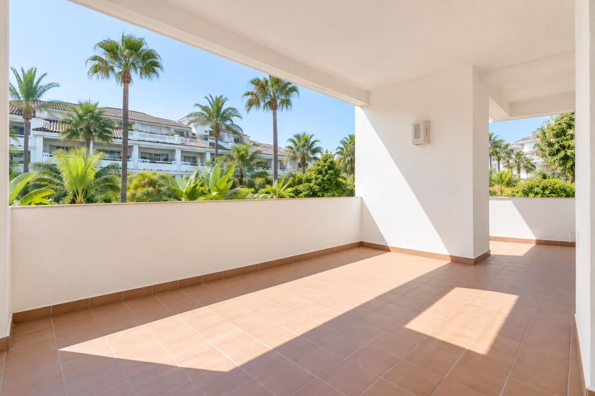 2 sypialnia Apartament na sprzedaż w Marbella z basenem garażem - 1 290 000 € (Ref: 10125674)