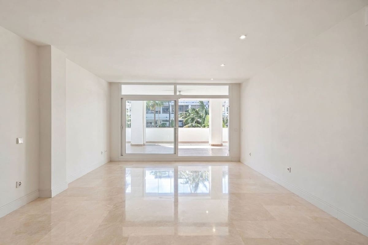 2 sypialnia Apartament na sprzedaż w Marbella z basenem garażem - 1 290 000 € (Ref: 10125674)