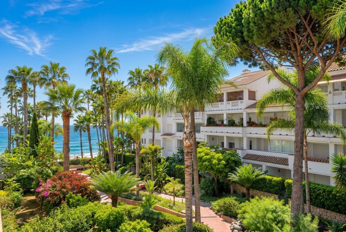 2 sypialnia Apartament na sprzedaż w Marbella z basenem garażem - 1 290 000 € (Ref: 10125674)