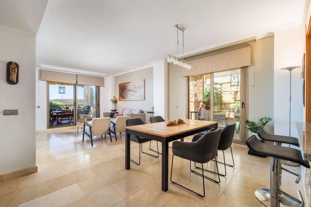 3 sovrum Lägenhet till salu i El Paraíso, Benahavís med pool garage - 639 000 € (Ref: 10125682)