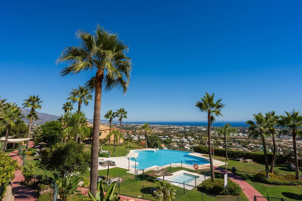 3 bedroom Apartment for sale in Benahavis with pool garage - € 639,000 (Ref: 10125682)
