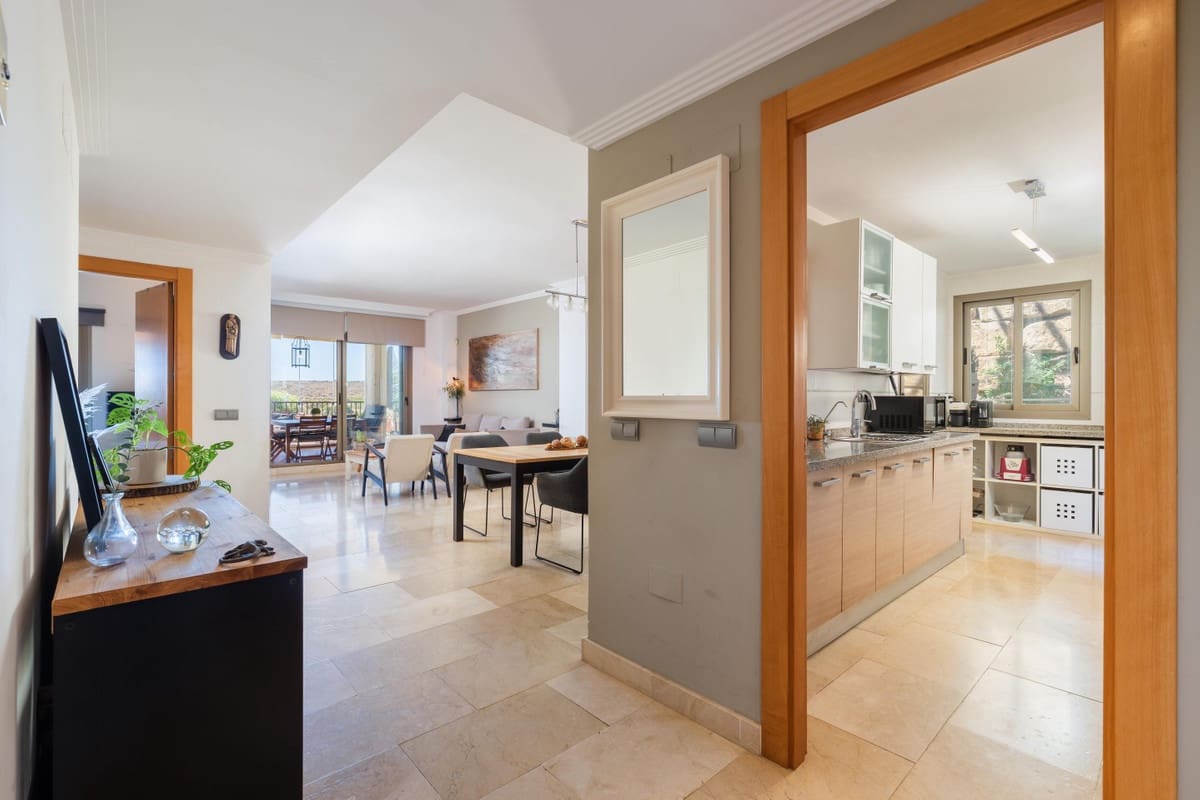 3 bedroom Apartment for sale in Benahavis with pool garage - € 639,000 (Ref: 10125682)