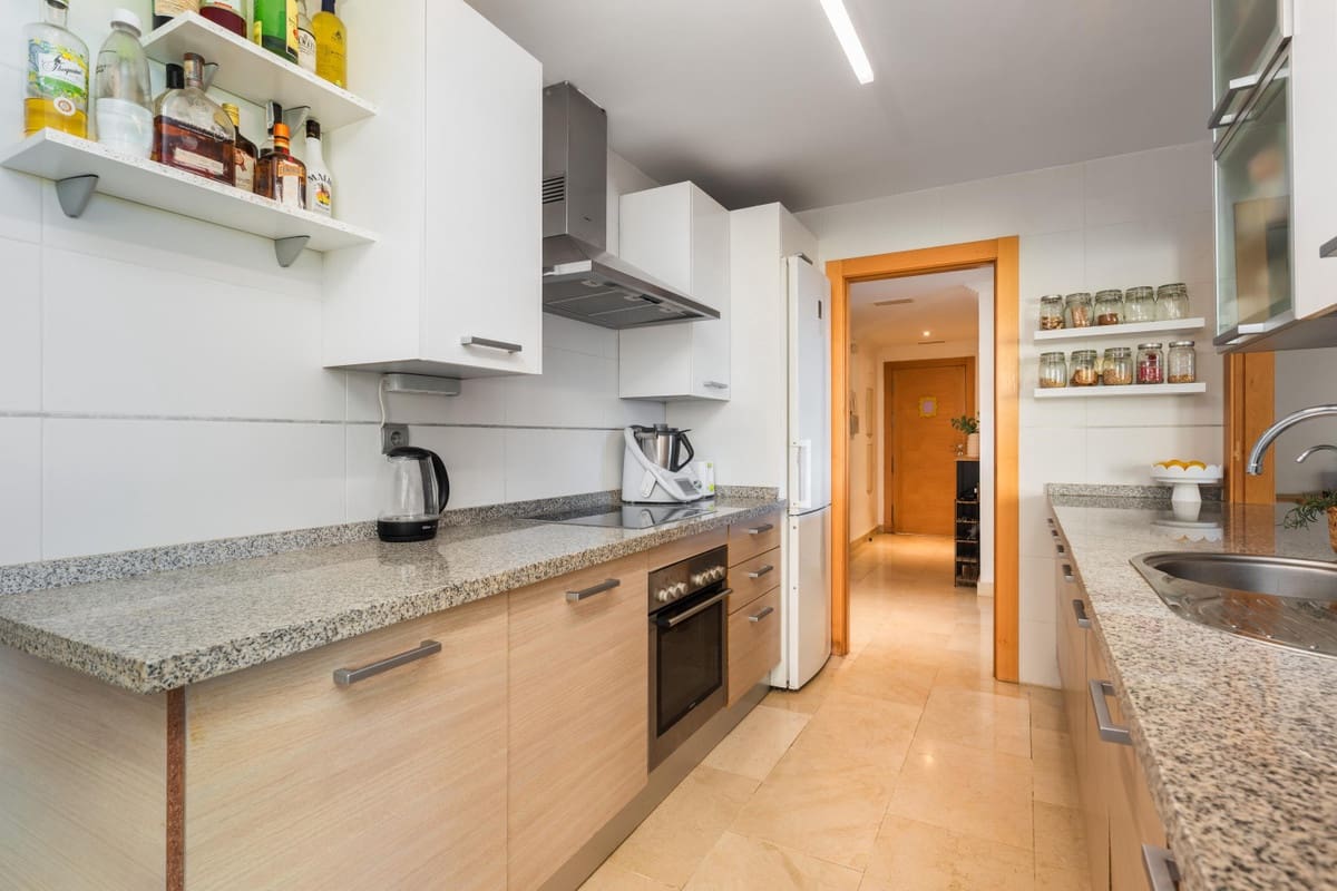 3 bedroom Apartment for sale in Benahavis with pool garage - € 639,000 (Ref: 10125682)
