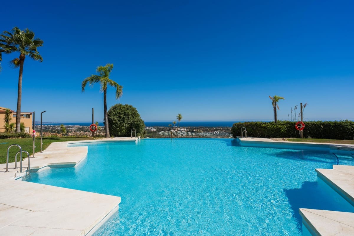 3 bedroom Apartment for sale in Benahavis with pool garage - € 639,000 (Ref: 10125682)