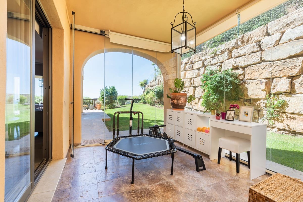 3 bedroom Apartment for sale in Benahavis with pool garage - € 639,000 (Ref: 10125682)