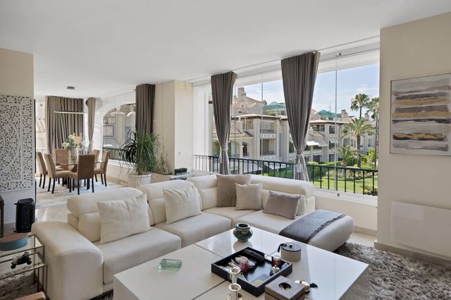 3 soveværelse Lejlighed til salg i Lomas De Marbella, Marbella med swimmingpool garage - € 1.850.000 (Ref: 10125684)