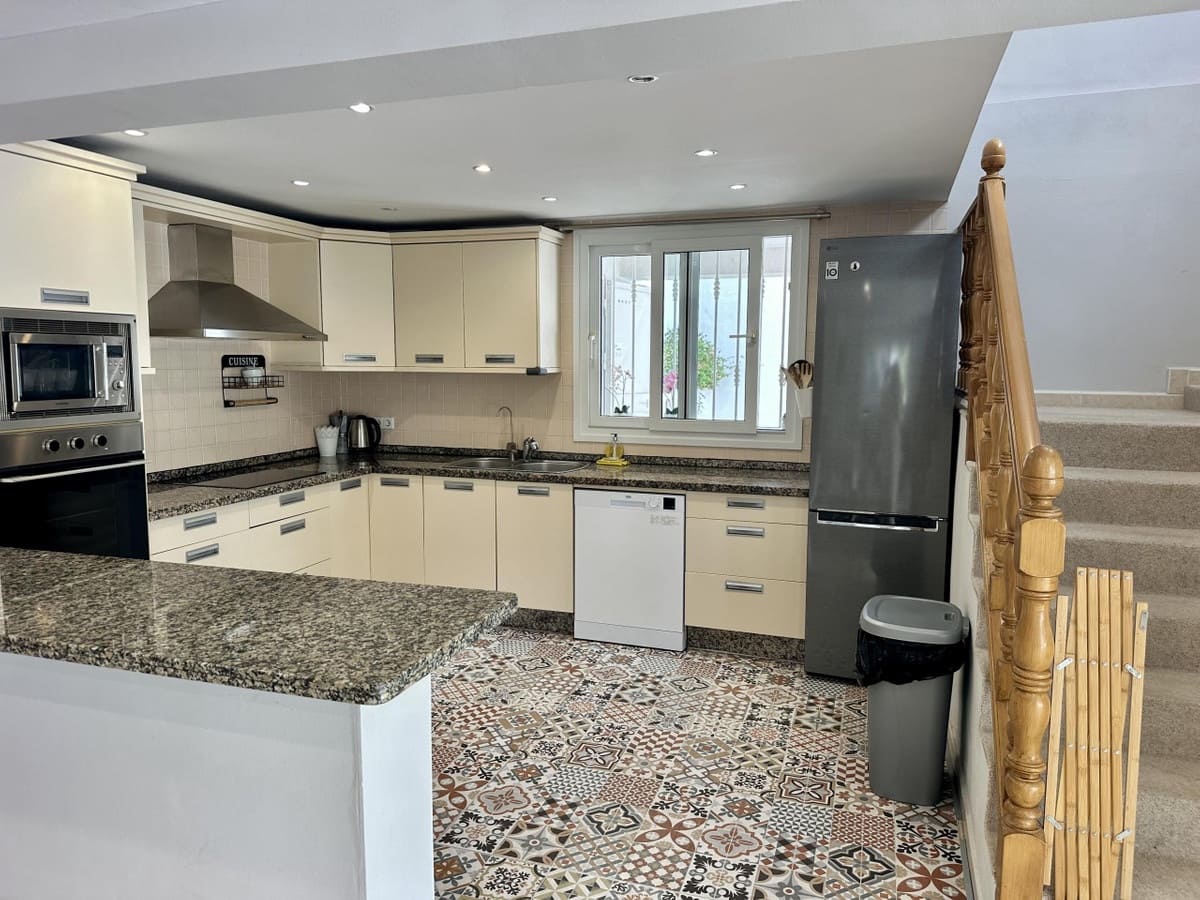 Chalet de 3 habitaciones en Marbella en venta con piscina garaje - 889.000 € (Ref: 10125696)