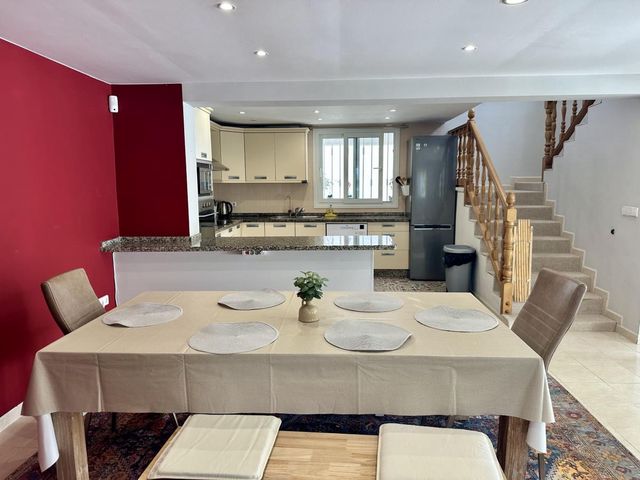 Chalet de 3 habitaciones en El Rosario, Marbella en venta con piscina garaje - 889.000 € (Ref: 10125696)