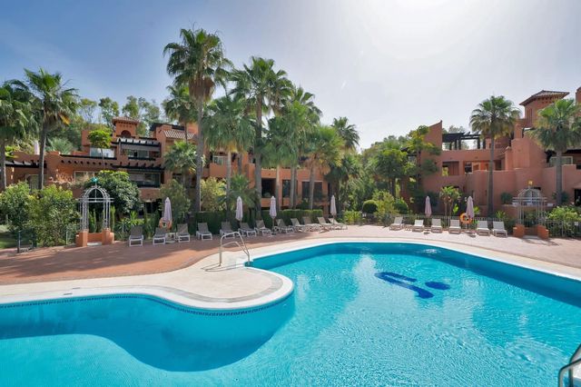 3 makuuhuone Huoneisto myytävänä paikassa Los Naranjos, Marbella mukana uima-altaan 
autotalli - 749 000 € (Ref: 10125699)
