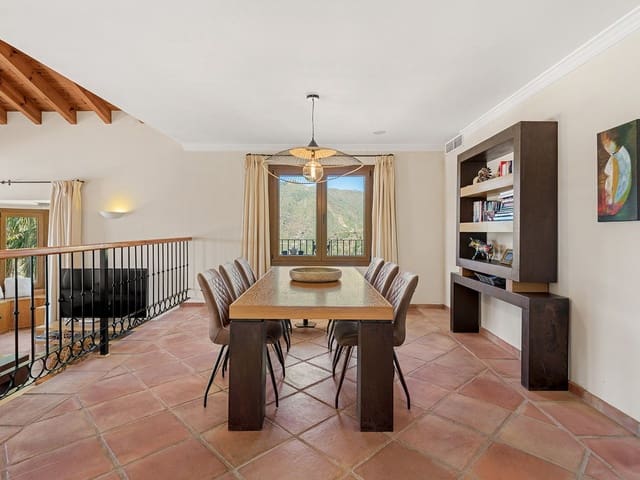 5 soverom Villa til salgs i Montemayor - Marbella Club, Benahavís med svømmebasseng garasje - € 1 795 000 (Ref: 10125701)