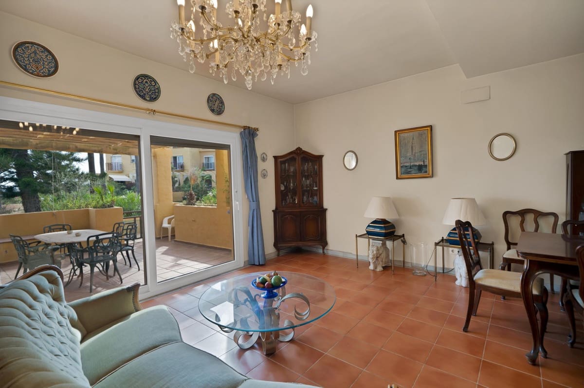 4 bedroom Townhouse for sale in Estepona with pool garage - € 550,000 (Ref: 10125702)