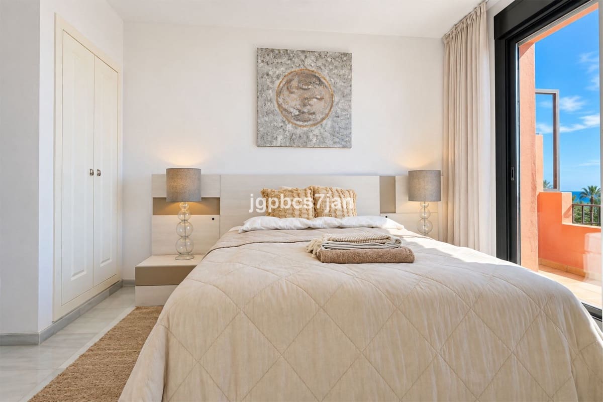 4 bedroom Apartment for sale in Calahonda with pool garage - € 1,150,000 (Ref: 10125731)