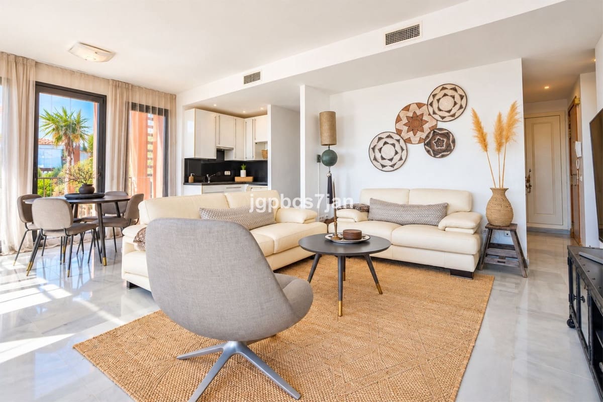 4 bedroom Apartment for sale in Calahonda with pool garage - € 1,150,000 (Ref: 10125731)