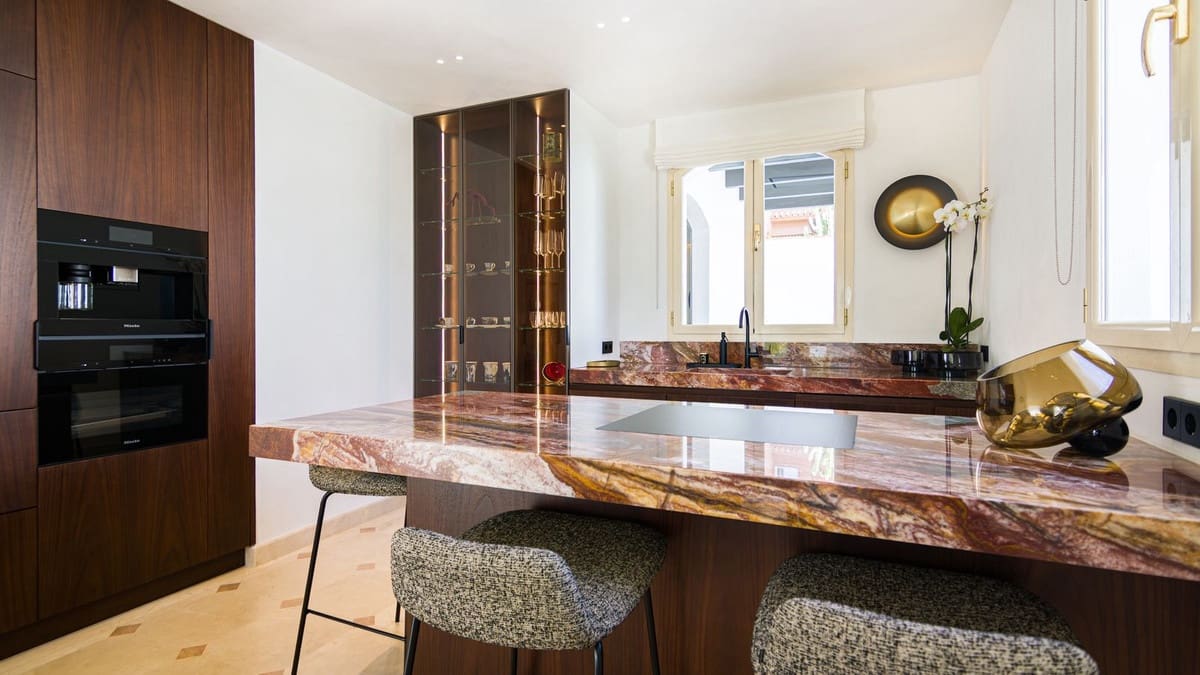 5 bedroom Villa for sale in Marbella with pool garage - € 4,690,000 (Ref: 10125732)