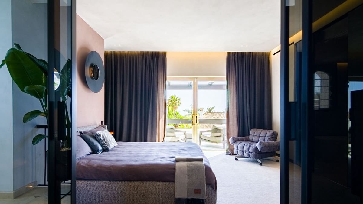 5 bedroom Villa for sale in Marbella with pool garage - € 4,690,000 (Ref: 10125732)