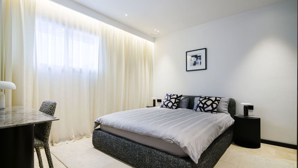 5 bedroom Villa for sale in Marbella with pool garage - € 4,690,000 (Ref: 10125732)