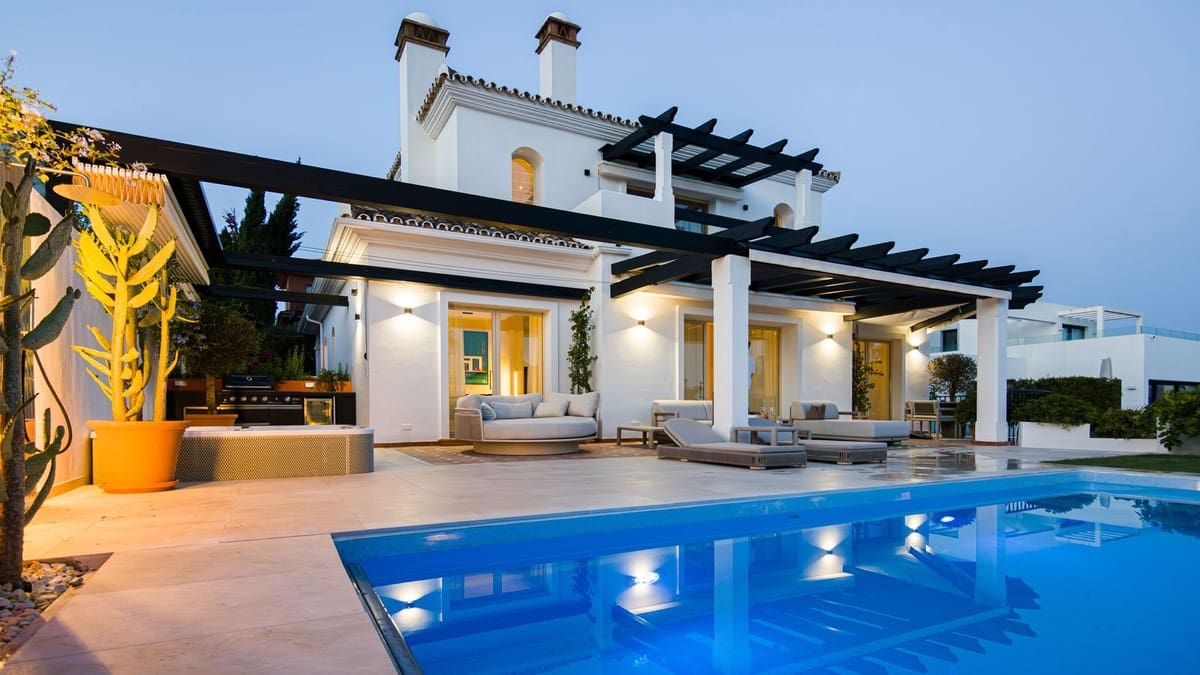 5 bedroom Villa for sale in Marbella with pool garage - € 4,690,000 (Ref: 10125732)