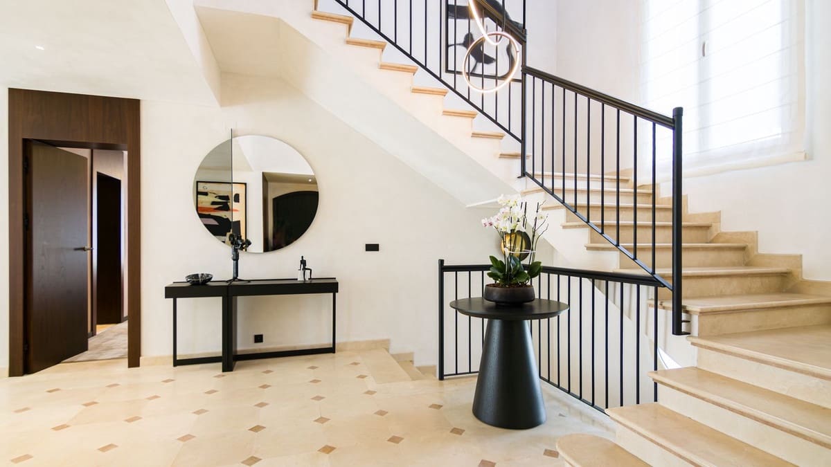 5 bedroom Villa for sale in Marbella with pool garage - € 4,690,000 (Ref: 10125732)