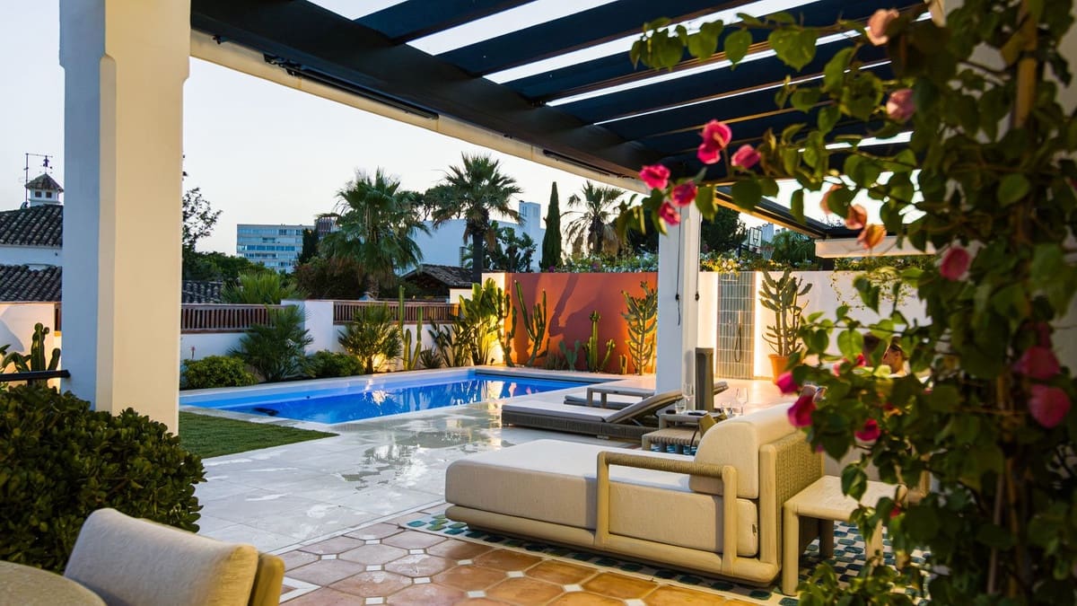 5 bedroom Villa for sale in Marbella with pool garage - € 4,690,000 (Ref: 10125732)
