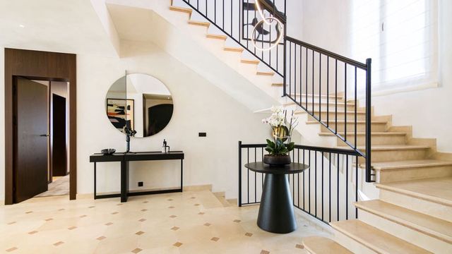 5 bedroom Villa for sale in Alto de los Monteros, Marbella with pool garage - € 4,690,000 (Ref: 10125732)