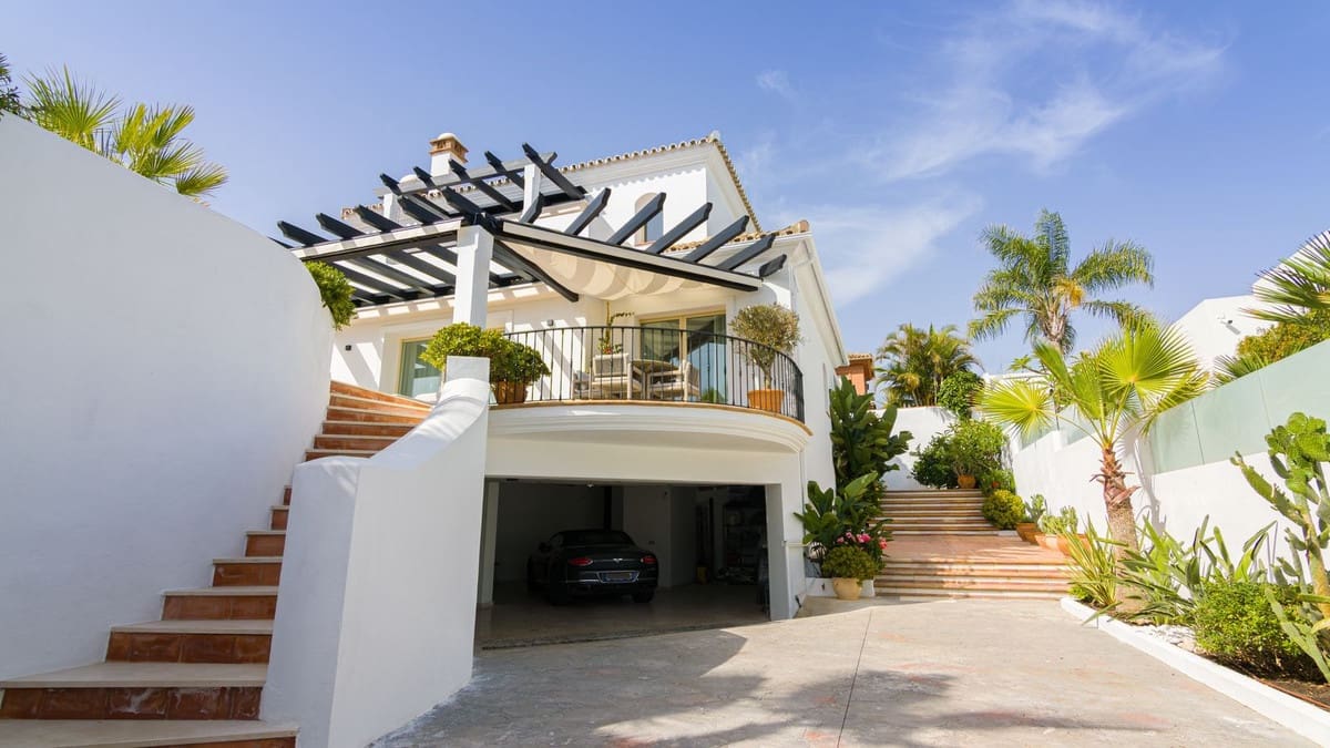 5 bedroom Villa for sale in Marbella with pool garage - € 4,690,000 (Ref: 10125732)