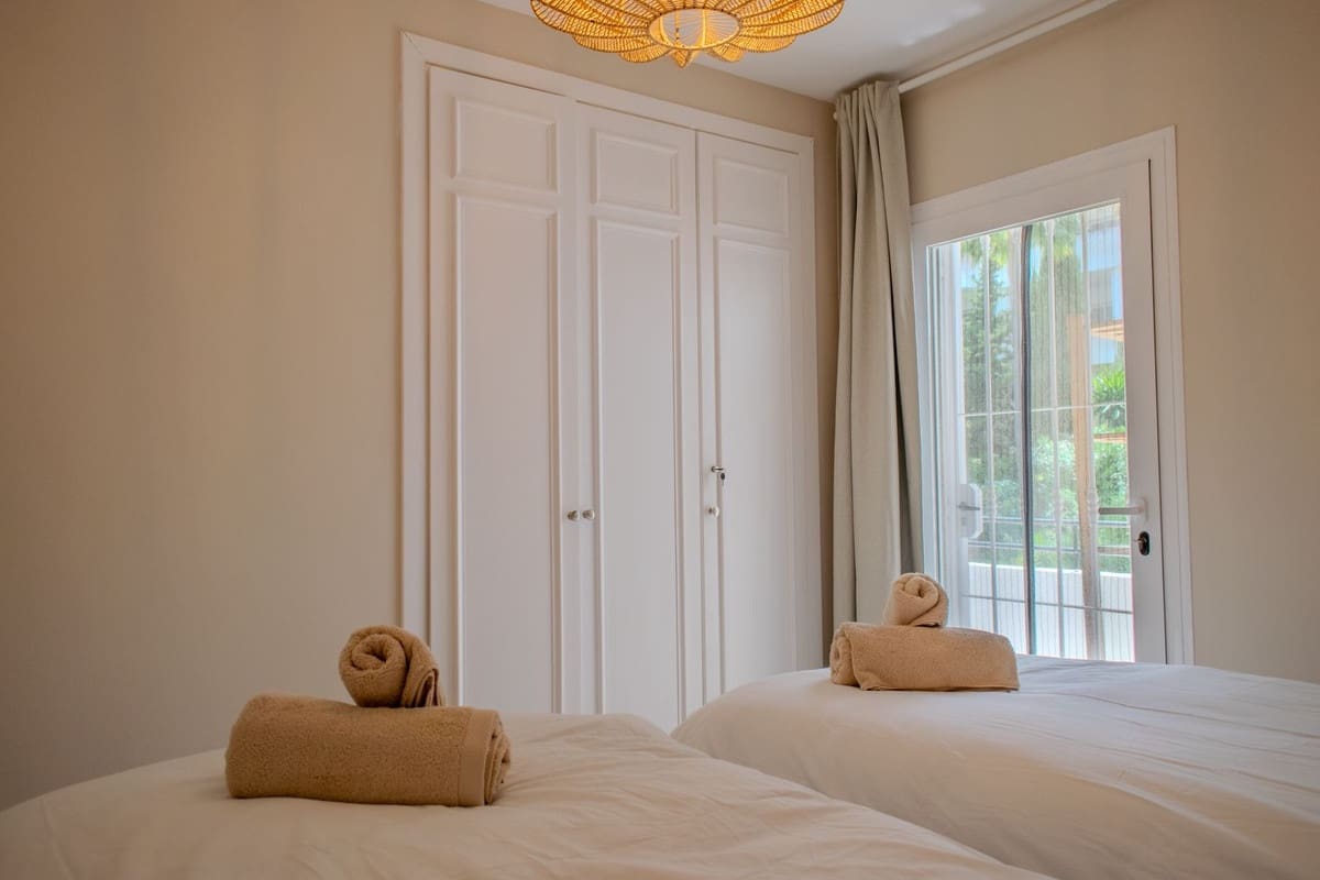 2 sypialnia Apartament na sprzedaż w Estepona z basenem garażem - 320 000 € (Ref: 10125742)