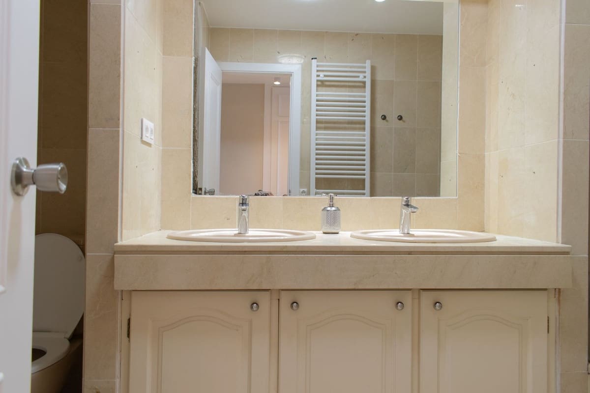 2 sypialnia Apartament na sprzedaż w Estepona z basenem garażem - 320 000 € (Ref: 10125742)