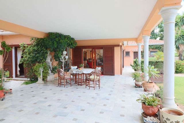 6 makuuhuone Huvila myytävänä paikassa El Paraiso, Estepona mukana uima-altaan 
autotalli - 3 750 000 € (Ref: 10125743)