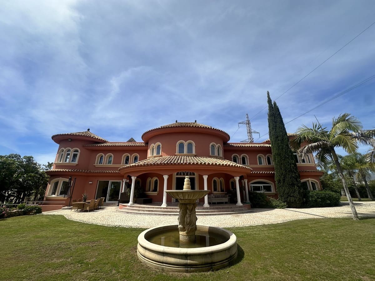 8 soveværelse Villa til salg i El Paraiso med swimmingpool garage - € 3.995.000 (Ref: 10125745)
