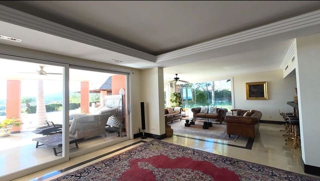 8 makuuhuone Huvila myytävänä paikassa El Paraiso, Estepona mukana uima-altaan 
autotalli - 3 995 000 € (Ref: 10125745)