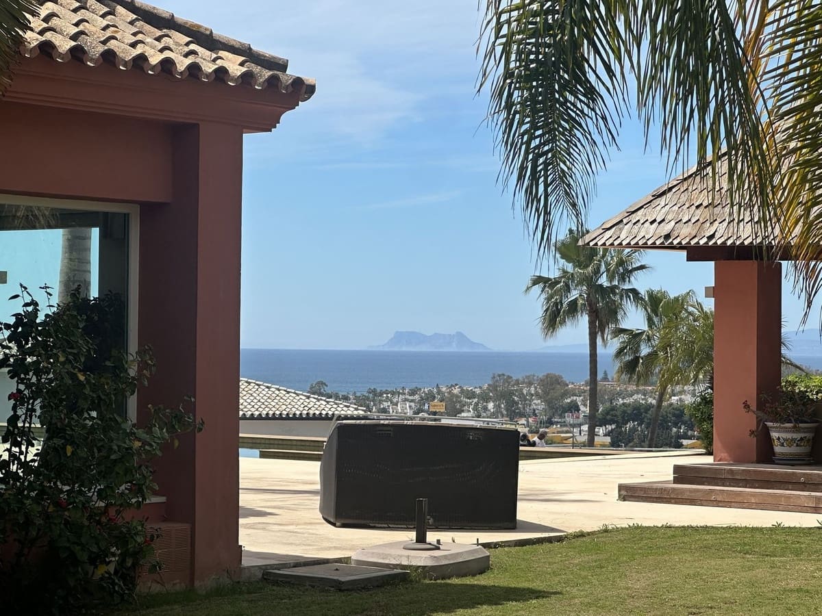 8 soveværelse Villa til salg i El Paraiso med swimmingpool garage - € 3.995.000 (Ref: 10125745)