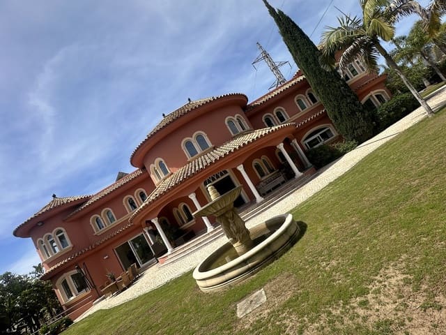 8 makuuhuone Huvila myytävänä paikassa El Paraiso, Estepona mukana uima-altaan 
autotalli - 3 995 000 € (Ref: 10125745)
