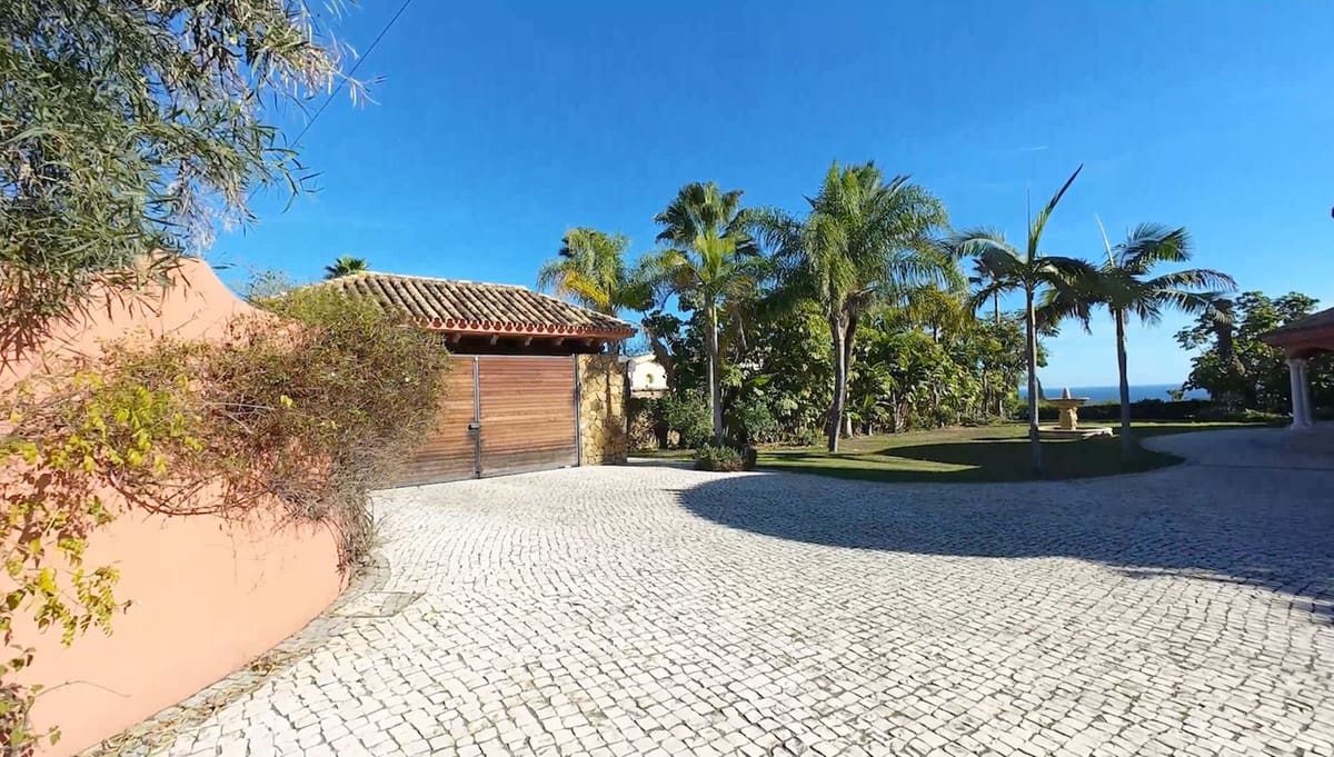 8 soveværelse Villa til salg i El Paraiso med swimmingpool garage - € 3.995.000 (Ref: 10125745)