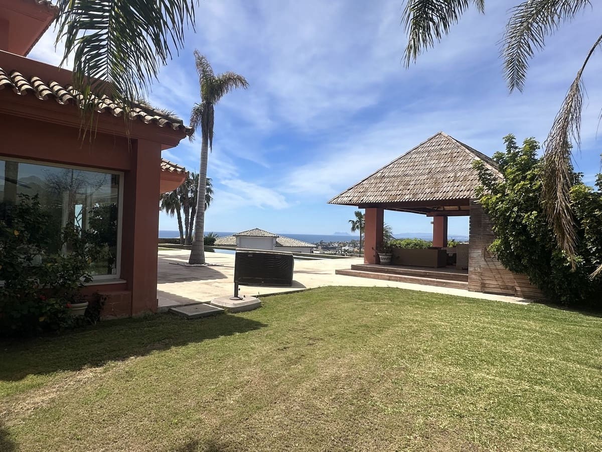 8 soveværelse Villa til salg i El Paraiso med swimmingpool garage - € 3.995.000 (Ref: 10125745)
