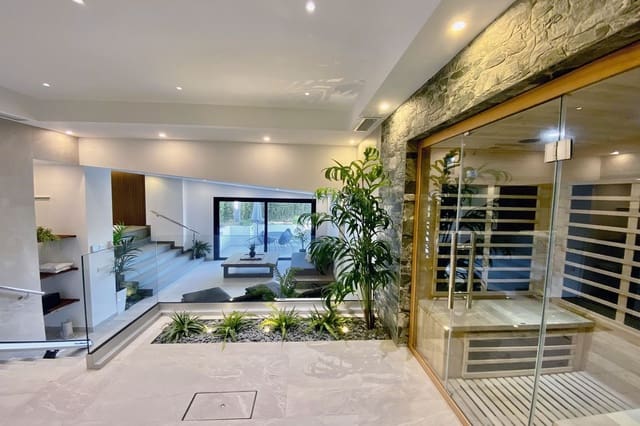 6 makuuhuone Huvila myytävänä paikassa El Paraiso, Estepona mukana uima-altaan 
autotalli - 4 250 000 € (Ref: 10125746)