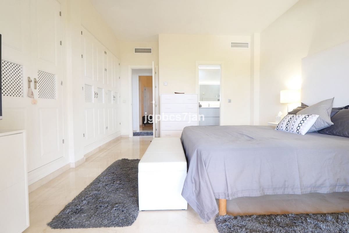 3 sovrum Lägenhet till salu i Cabopino med pool garage - 629 000 € (Ref: 10125754)