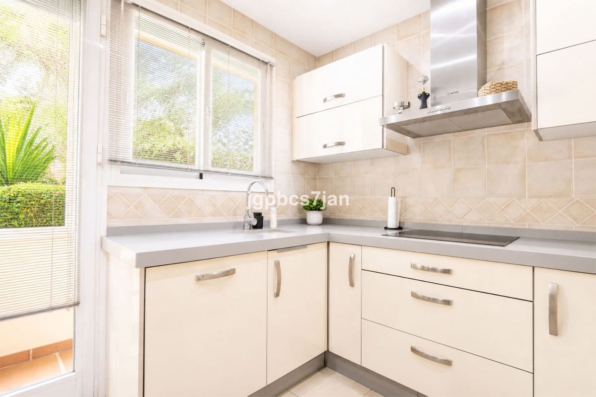 3 sovrum Lägenhet till salu i Cabopino med pool garage - 629 000 € (Ref: 10125754)