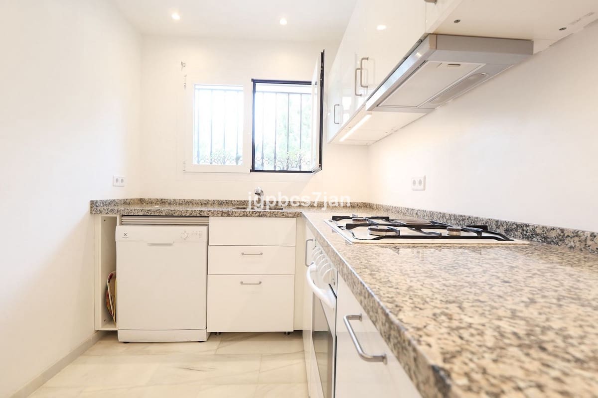 3 bedroom Townhouse for sale in Cabopino with pool garage - € 839,000 (Ref: 10125760)