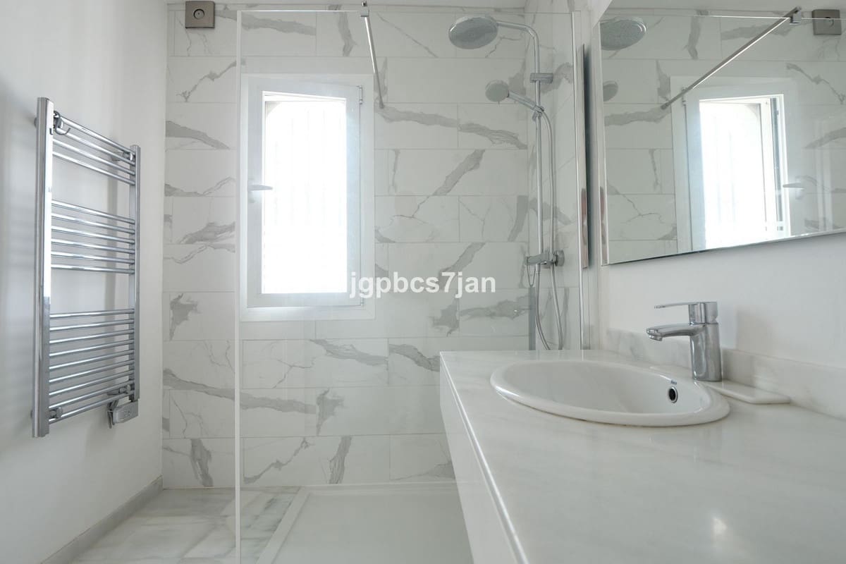3 bedroom Townhouse for sale in Cabopino with pool garage - € 839,000 (Ref: 10125760)
