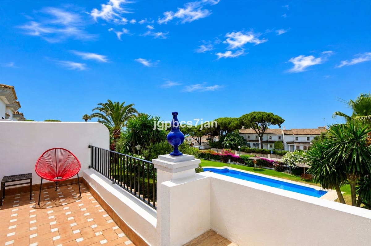3 bedroom Townhouse for sale in Cabopino with pool garage - € 839,000 (Ref: 10125760)
