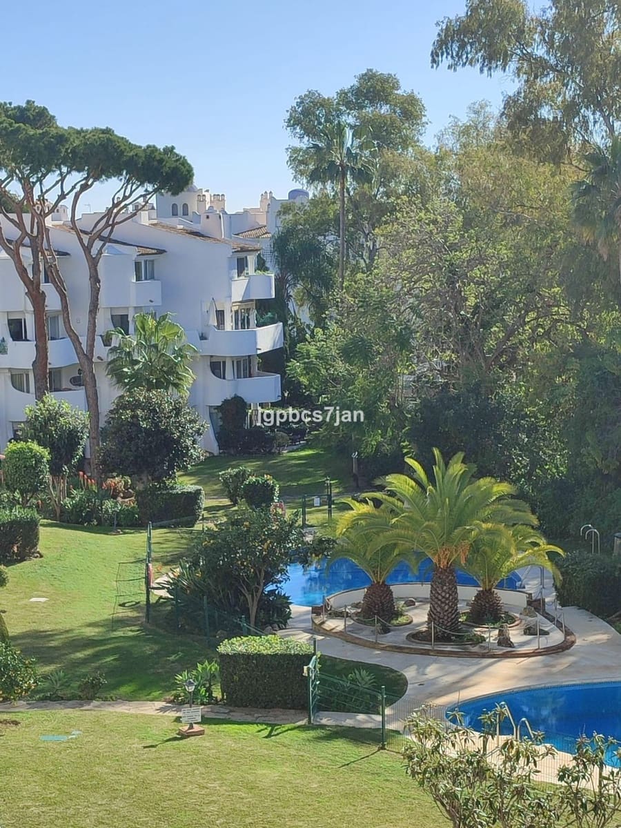 Apartamento de 2 habitaciones en Calahonda en venta con piscina garaje - 375.000 € (Ref: 10125768)