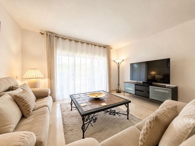 2 sypialnia Apartament na sprzedaż w Río Real, Marbella z basenem garażem - 590 000 € (Ref: 10125772)