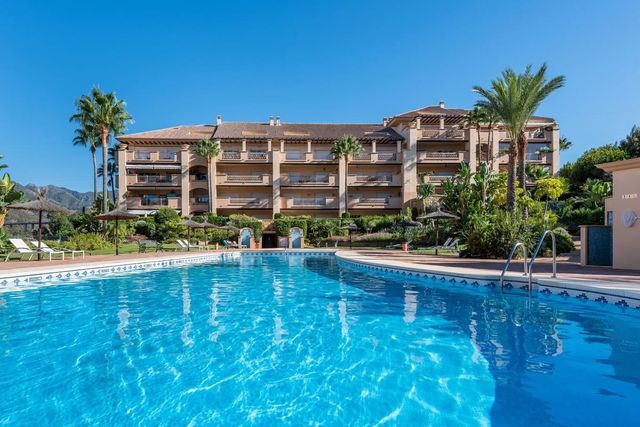 2 sypialnia Apartament na sprzedaż w Río Real, Marbella z basenem garażem - 590 000 € (Ref: 10125772)