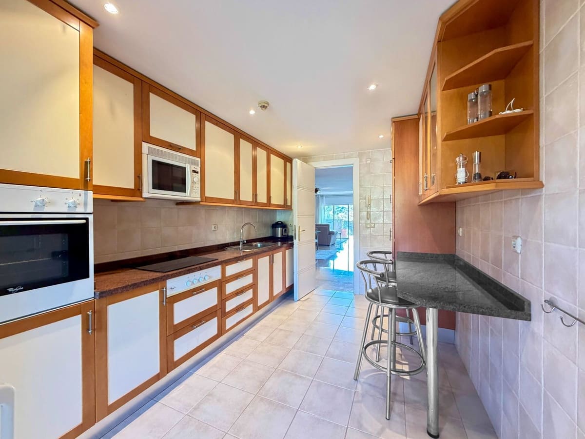 2 slaapkamer Appartement te koop in Rio Real met zwembad garage - € 590.000 (Ref: 10125772)