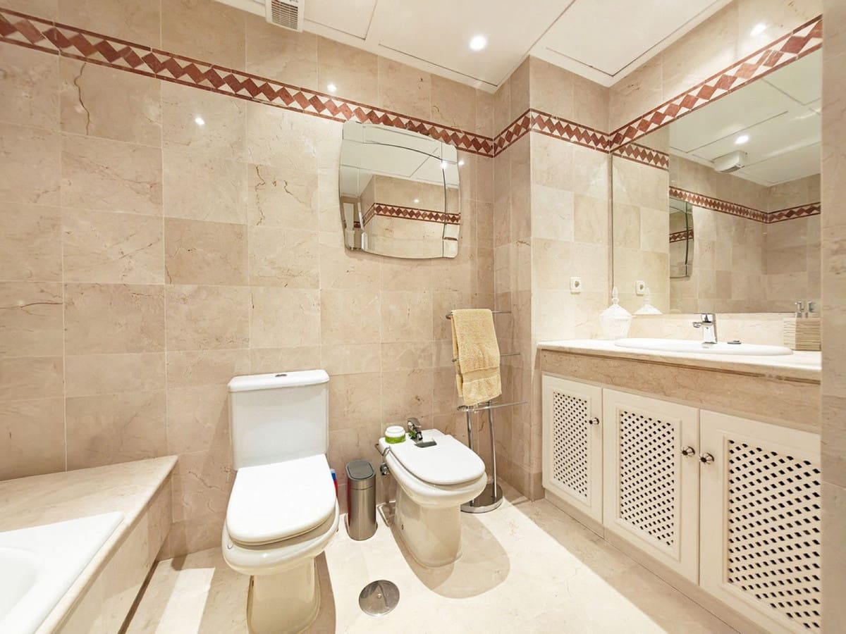 2 slaapkamer Appartement te koop in Rio Real met zwembad garage - € 590.000 (Ref: 10125772)