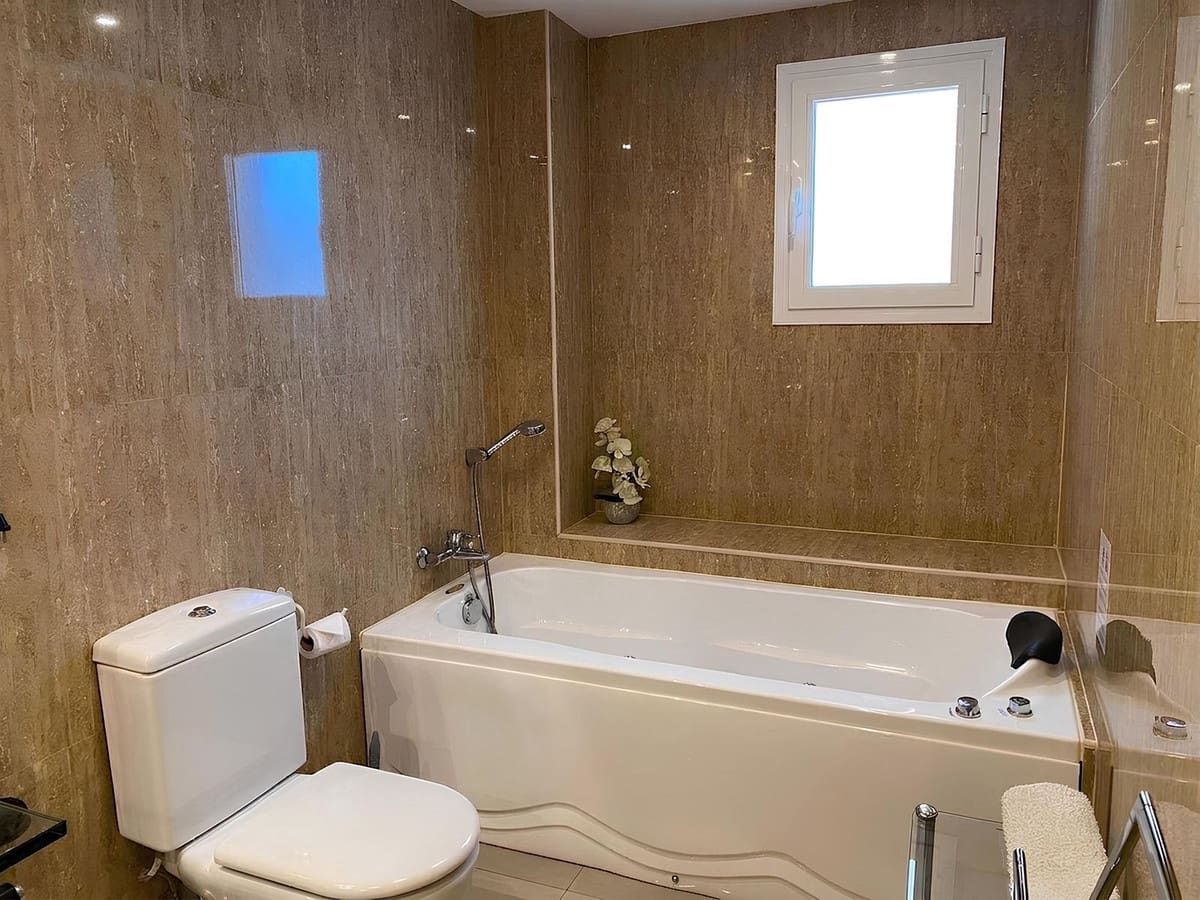 Apartamento de 3 habitaciones en El Paraiso en venta con piscina garaje - 470.000 € (Ref: 10125824)