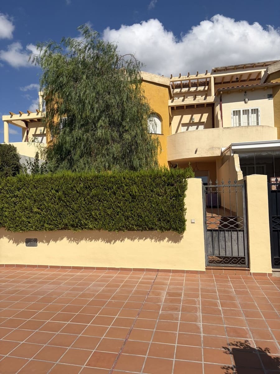 3 chambre Maison de Ville à vendre à Marbella avec piscine garage - 875 000 € (Ref: 10125826)