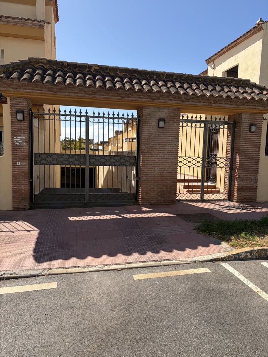 3 chambre Maison de Ville à vendre à Marbella avec piscine garage - 875 000 € (Ref: 10125826)