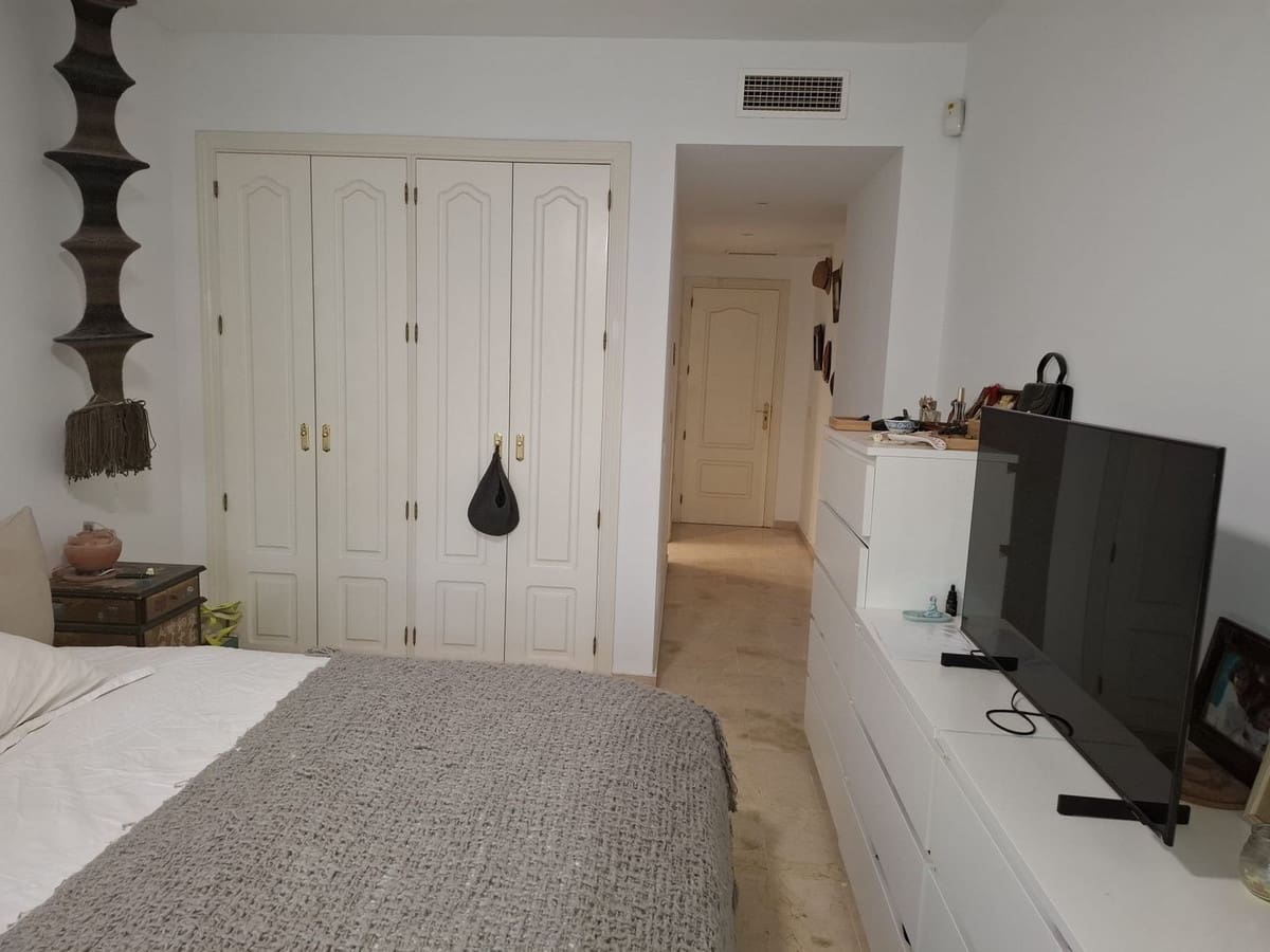 3 bedroom Apartment for sale in El Paraiso with pool garage - € 395,000 (Ref: 10125831)